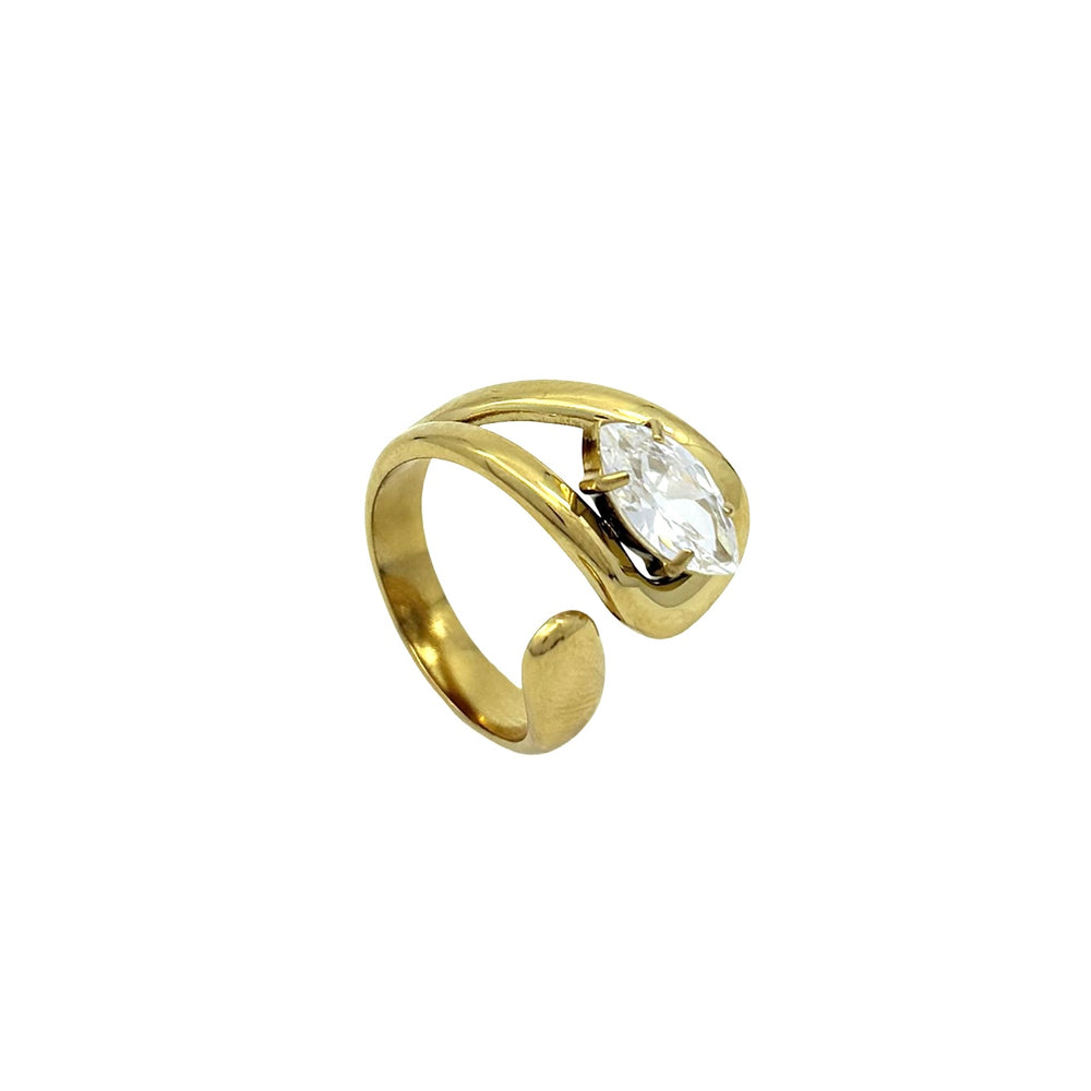anello dorato con forme sinuose e un diamante finto a forma di mandorla centrale, regolabile e Nichel nei termini di legge. Altra prospettiva